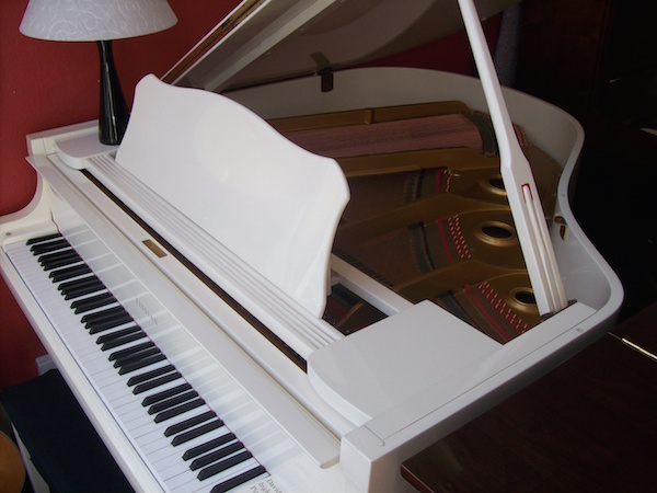 White baby grand piano